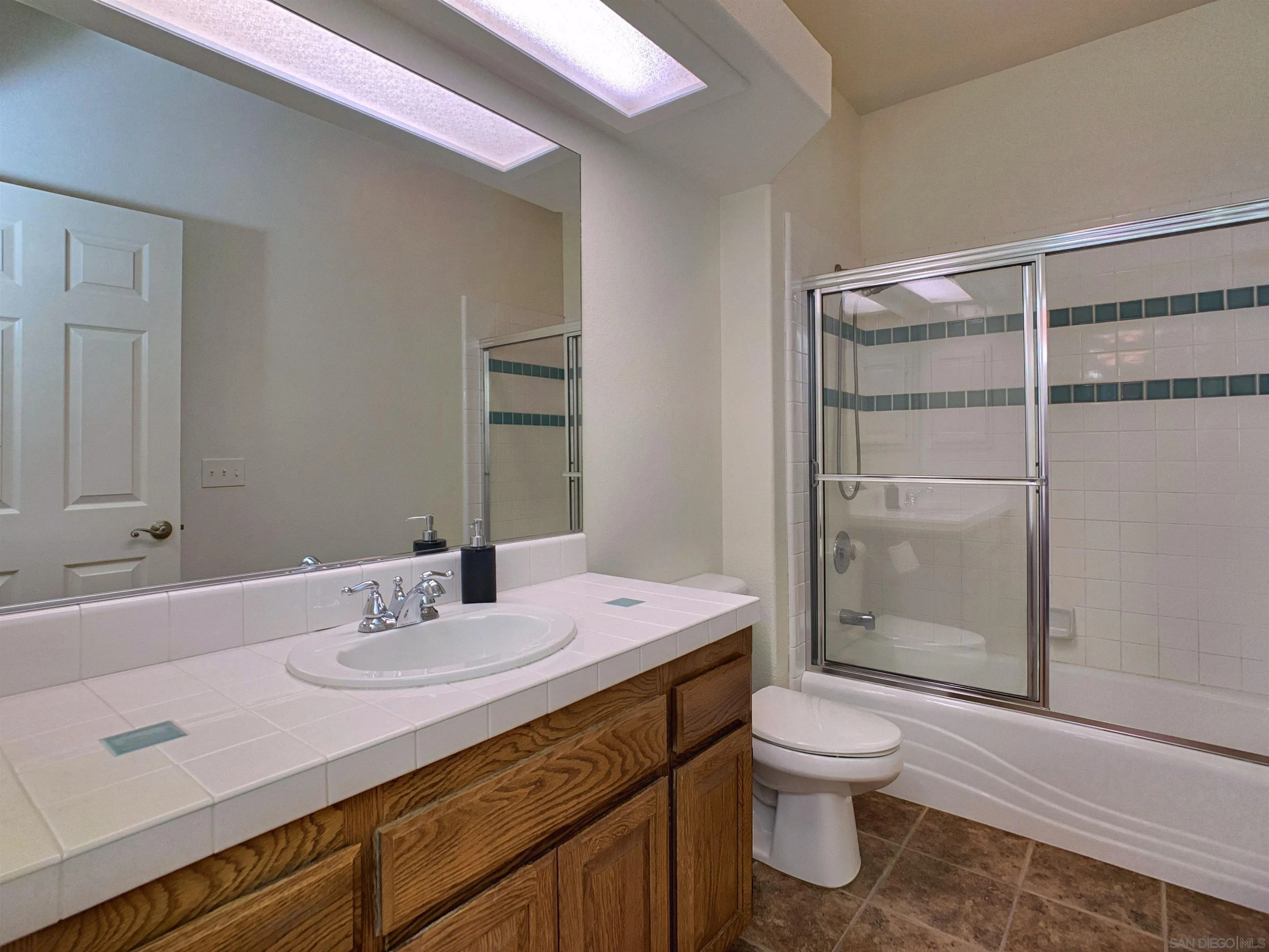 1927 Coronado View Alpine, CA 91901 - Photo 30 of 60 Front bathroom