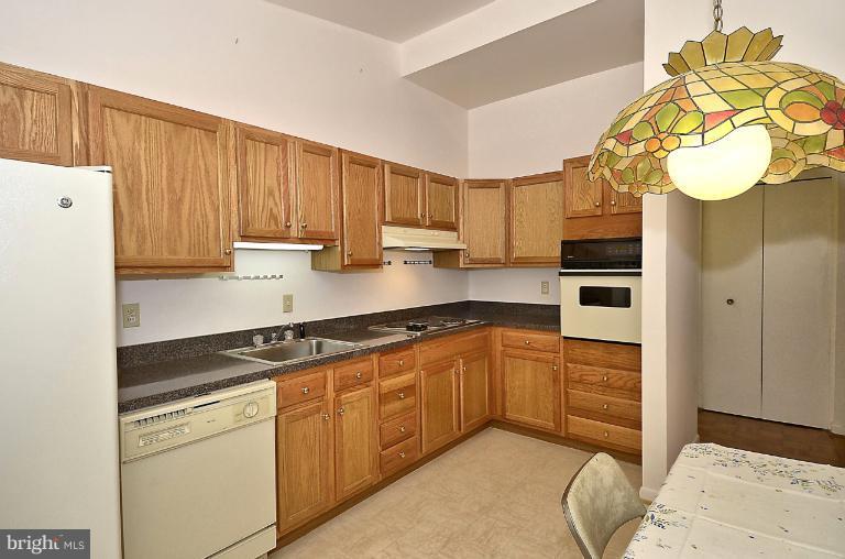 621 Hyde Road Silver Spring, MD 20902 - Photo 11 of 25 Kitchen