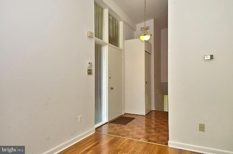 621 Hyde Road Silver Spring, MD 20902 - Photo 12 of 25 Interior (General)