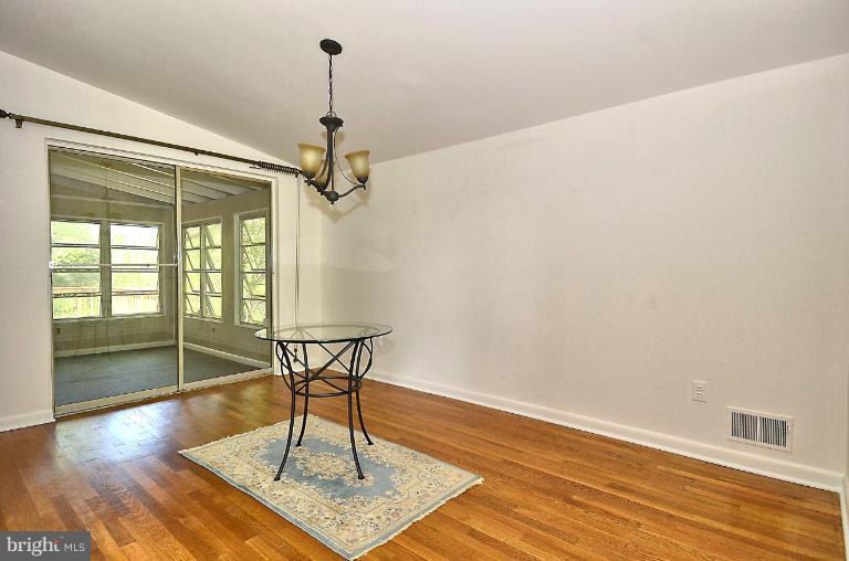 621 Hyde Road Silver Spring, MD 20902 - Photo 13 of 25 Dining Room