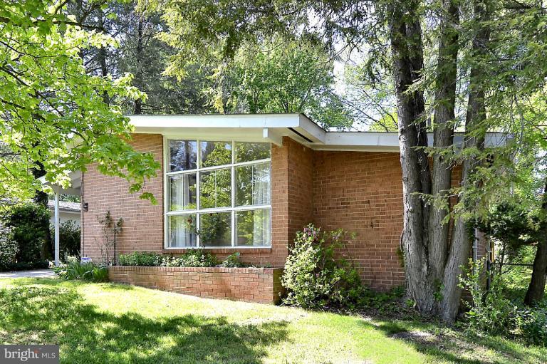 621 Hyde Road Silver Spring, MD 20902 - Photo 14 of 25 Exterior (Front)