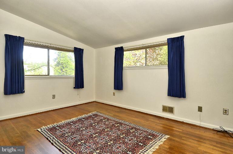 621 Hyde Road Silver Spring, MD 20902 - Photo 5 of 25 Bedroom (Master)
