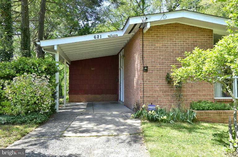 621 Hyde Road Silver Spring, MD 20902 - Photo 7 of 25 Exterior (Front)