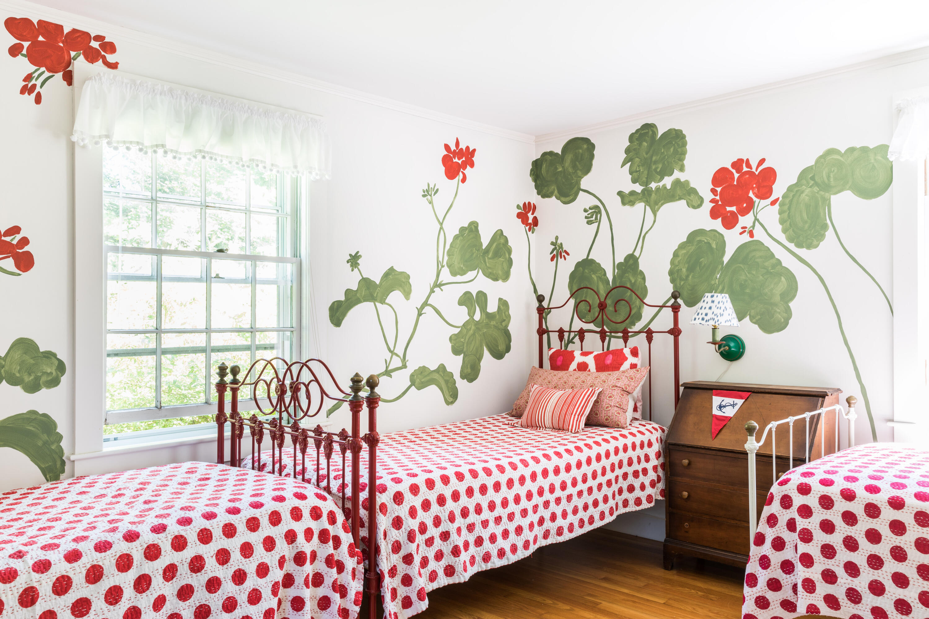 86 Scudder's Lane Barnstable, MA 02630 - Photo 15 of 33 a bedroom with a bed and a table