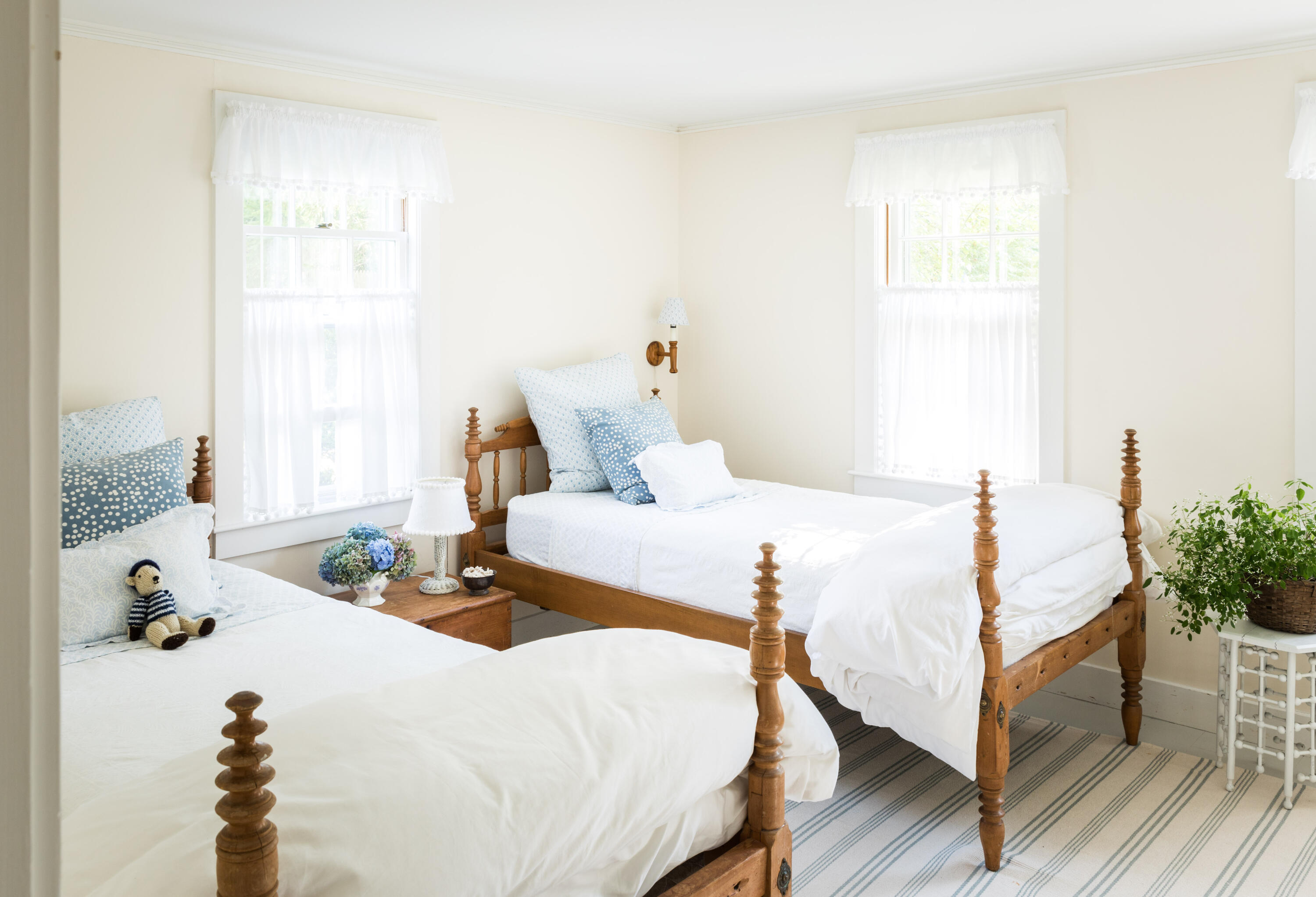 86 Scudder's Lane Barnstable, MA 02630 - Photo 16 of 33 a bedroom with a bed and a potted plant