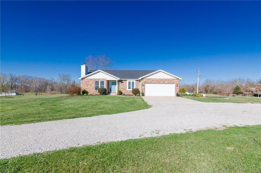 5331 Hazel Road Edwardsville, IL 62025 - Photo 1 of 44