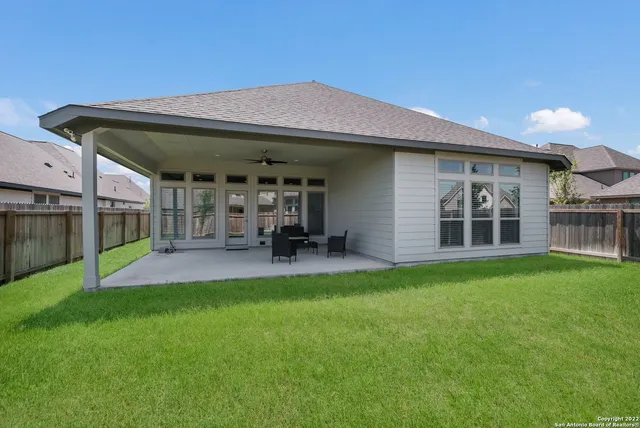 a view of outdoor space yard and porch
