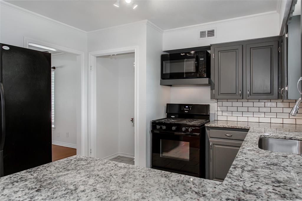 6915 Inverness Lane Dallas, TX 75214 - Photo 14 of 25