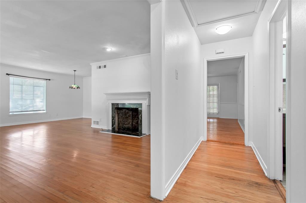 6915 Inverness Lane Dallas, TX 75214 - Photo 3 of 25