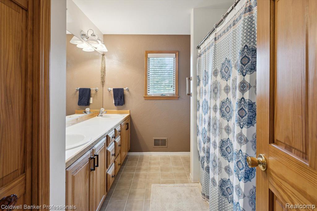 6443 Coldwater Road Flushing, MI 48433 - Photo 26 of 41