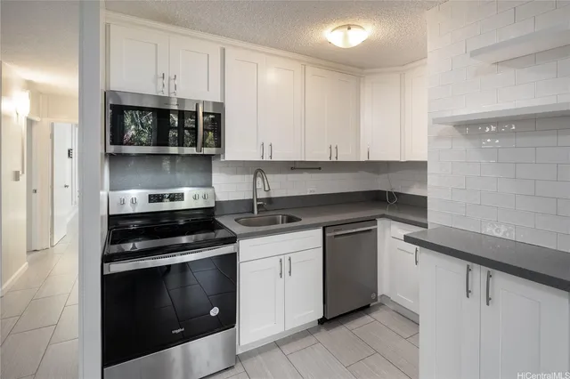 $3,200 | 3103 Pualei Circle, Unit 204, Honolulu, HI 96815