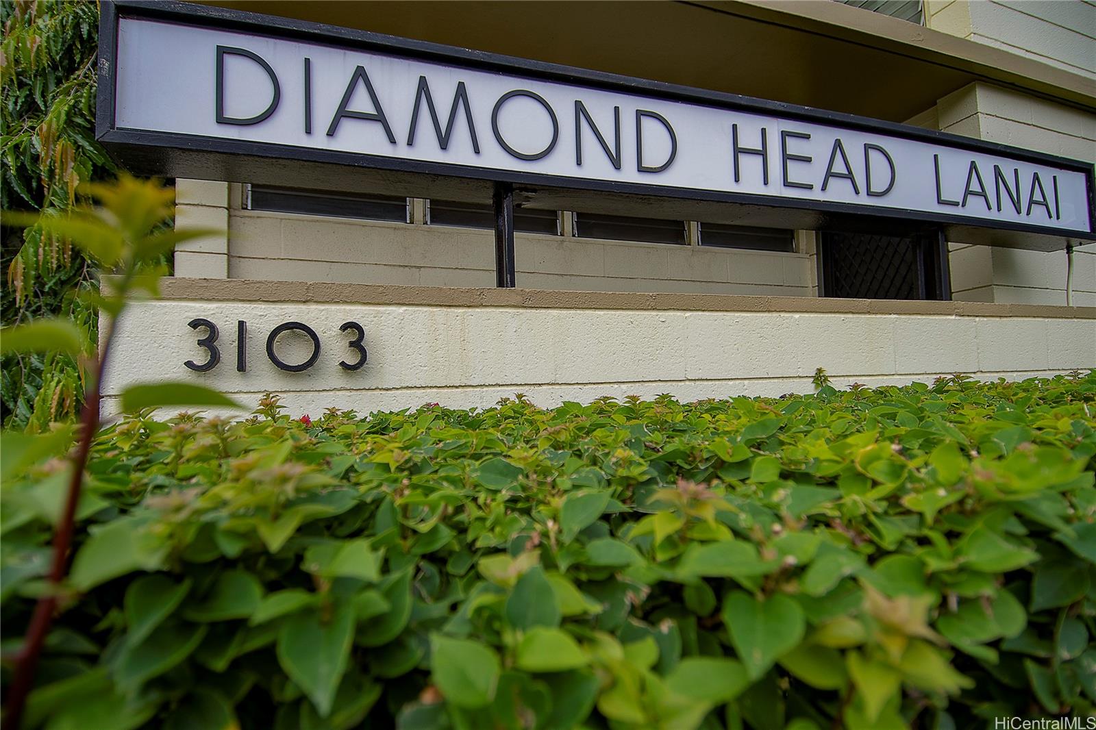 3103 Pualei Circle, Unit 204 Honolulu, HI 96815 - Photo 15 of 17 a street sign that is on a pole