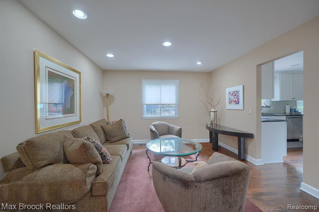 35181 Spring Hill Road Farmington Hills, MI 48331 - Photo 9 of 36