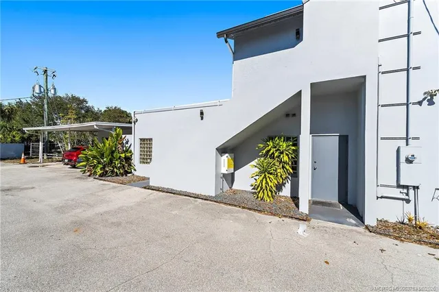 $3,000 | 310 Southeast Denver Avenue, Unit 2, Stuart, FL 34994