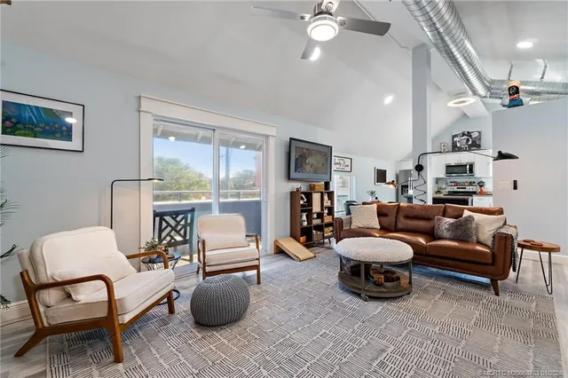 $3,000 | 310 Southeast Denver Avenue, Unit 2, Stuart, FL 34994