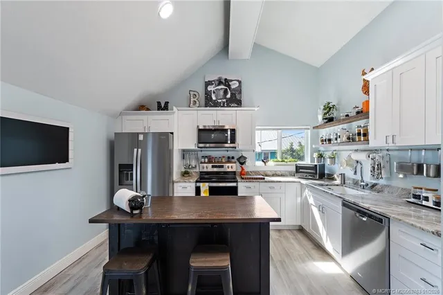 $3,000 | 310 Southeast Denver Avenue, Unit 2, Stuart, FL 34994