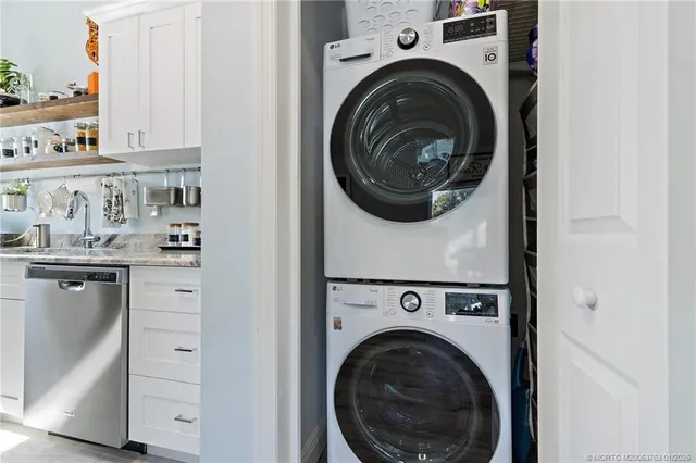 $3,000 | 310 Southeast Denver Avenue, Unit 2, Stuart, FL 34994