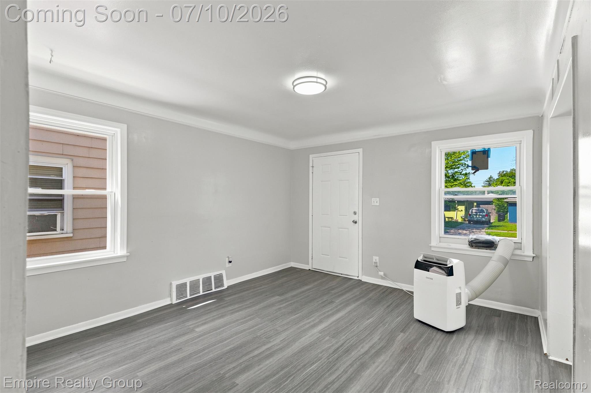 11696 Fielding Street Detroit, MI 48228 - Photo 4 of 21 014.jpg