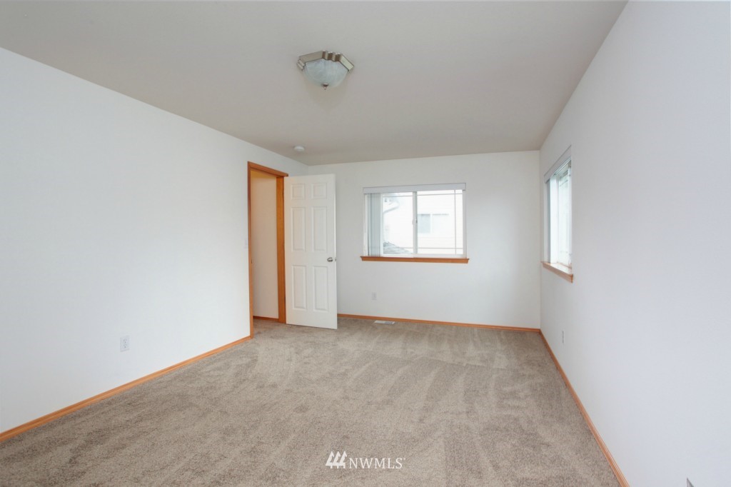 917 North 86th Street Seattle, WA 98103 - Photo 11 of 15