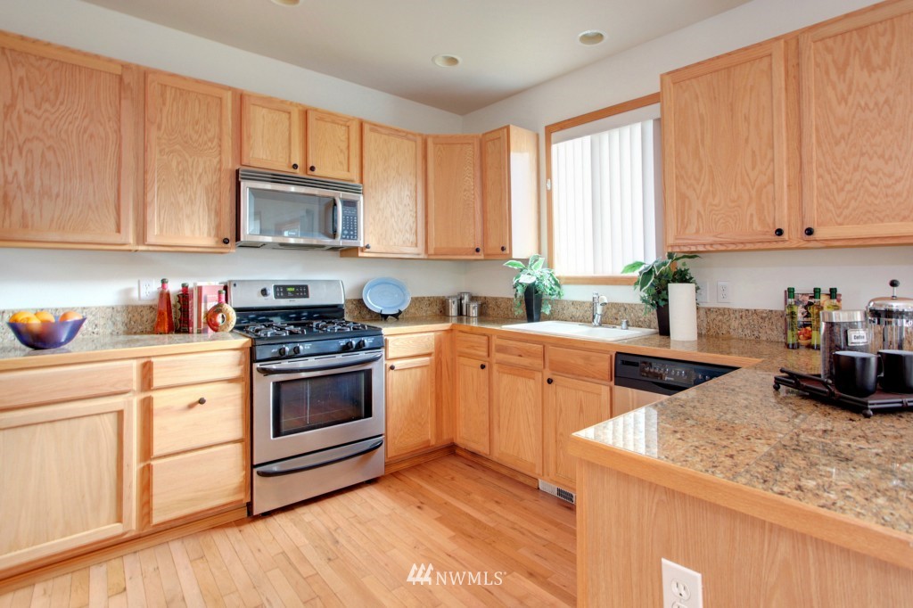 917 North 86th Street Seattle, WA 98103 - Photo 6 of 15