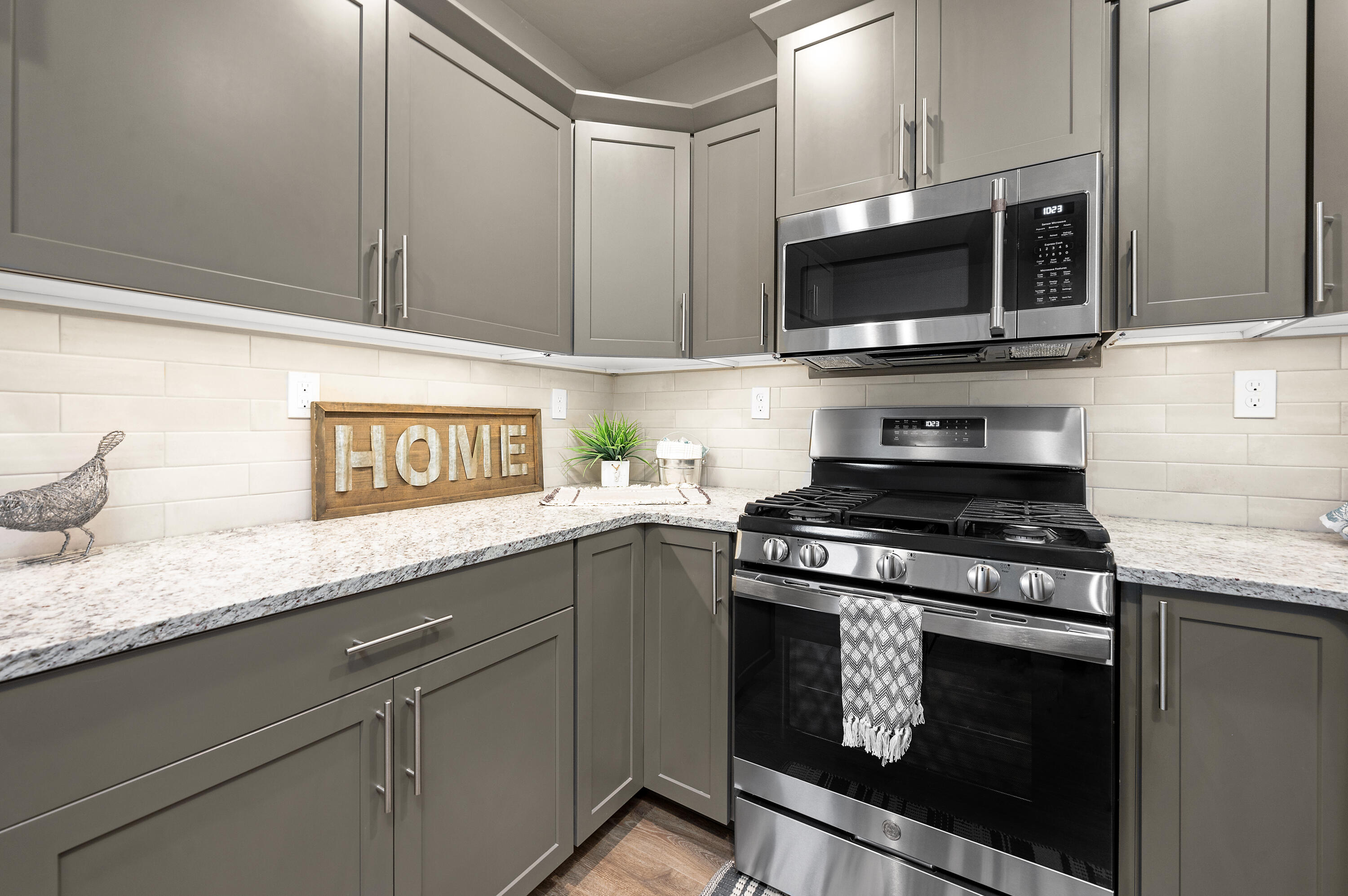 3740 Harbrooke Road, Unit 18 Medford, OR 97504 - Photo 1 of 9 The Canyon - Kitchen 2