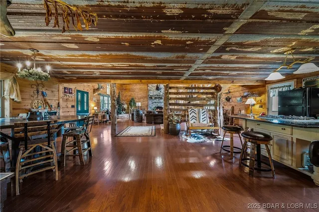 $2,000,000 | 129 Vaughan Road, Eldon, MO 65026