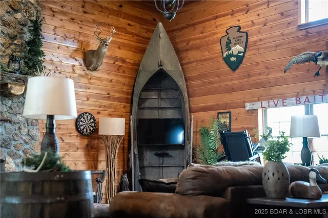 $2,000,000 | 129 Vaughan Road, Eldon, MO 65026