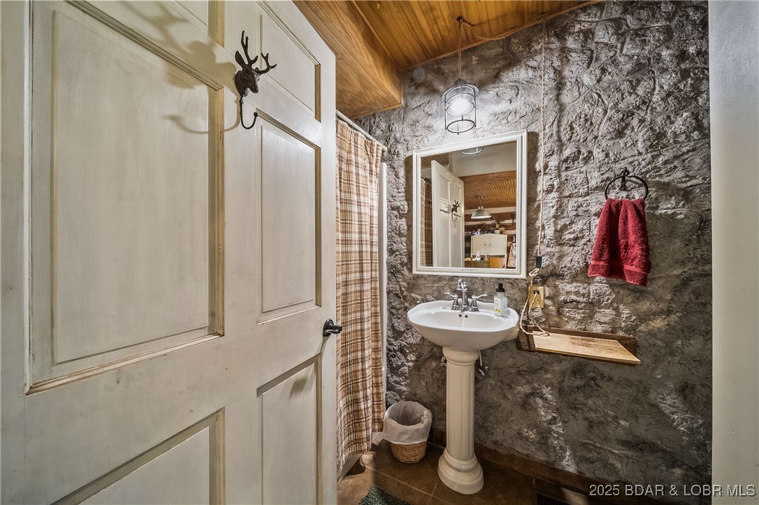 129 Vaughan Road Eldon, MO 65026 - Photo 35 of 44