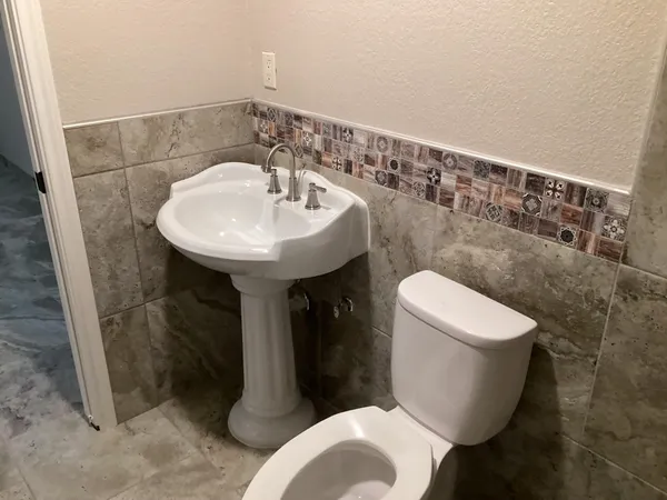 $1,900 | 1903 Harris Avenue, Pasadena, TX 77506