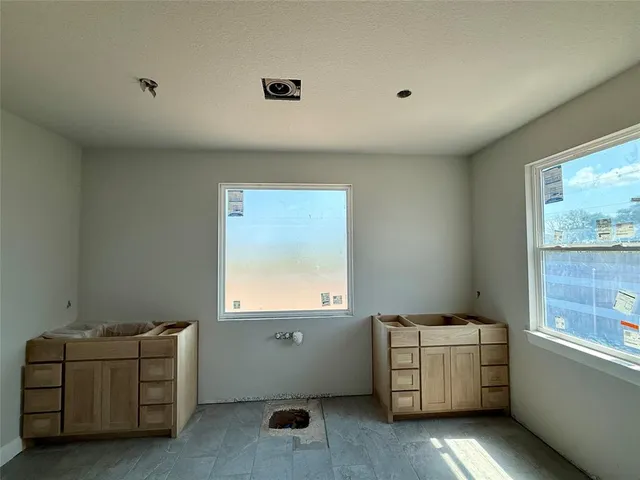 $459,990 | 10401 T T Bury Lane, Waco, TX 76708