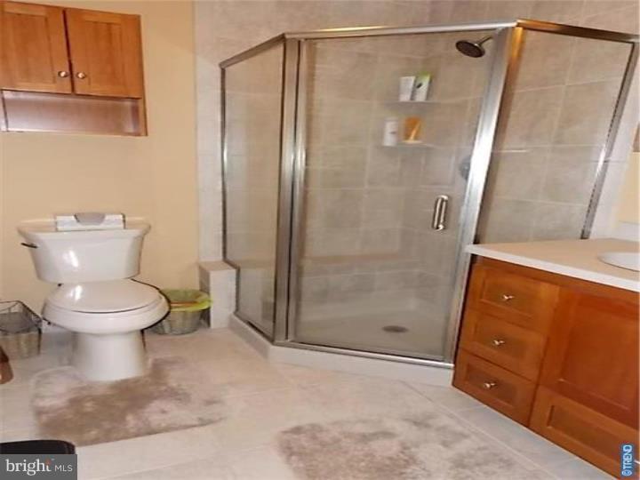 27274 Mt Pleasant Road Columbus, NJ 08022 - Photo 14 of 25 a bathroom with a toilet and a shower