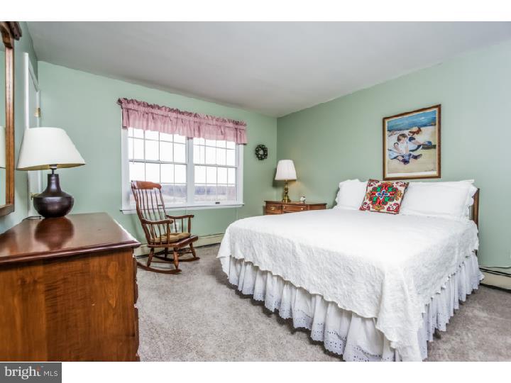 27274 Mt Pleasant Road Columbus, NJ 08022 - Photo 15 of 25 a bedroom with a bed a lamps and a large window