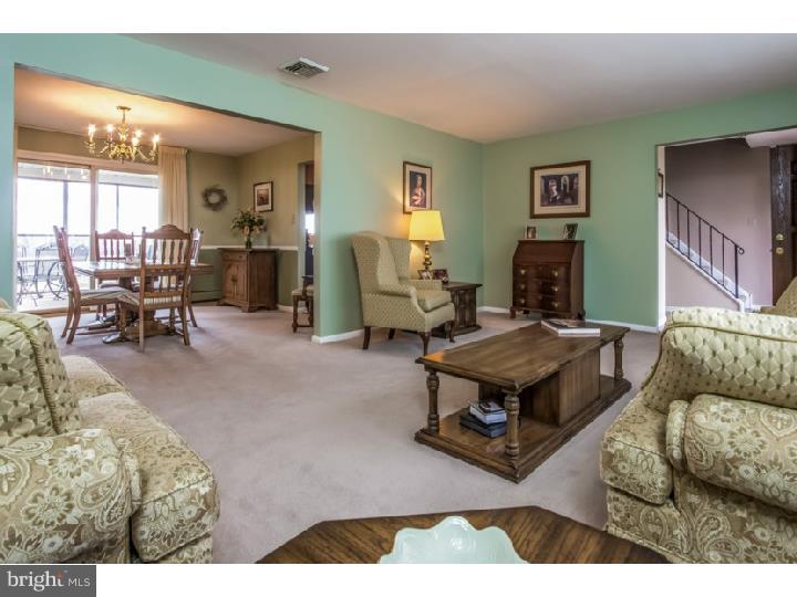 27274 Mt Pleasant Road Columbus, NJ 08022 - Photo 3 of 25 a living room with furniture and a couch