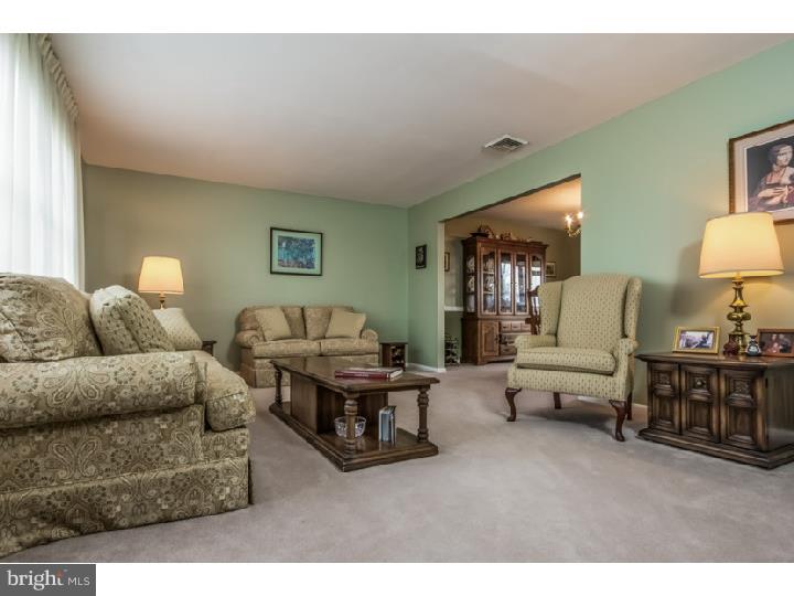 27274 Mt Pleasant Road Columbus, NJ 08022 - Photo 4 of 25 a living room with furniture and a couch