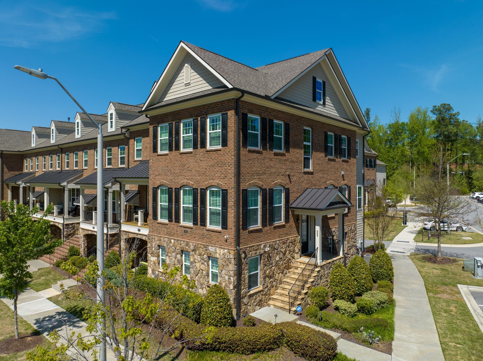 889 Wake Towne Drive Raleigh, NC 27609 - Photo 2 of 36 Photo 2