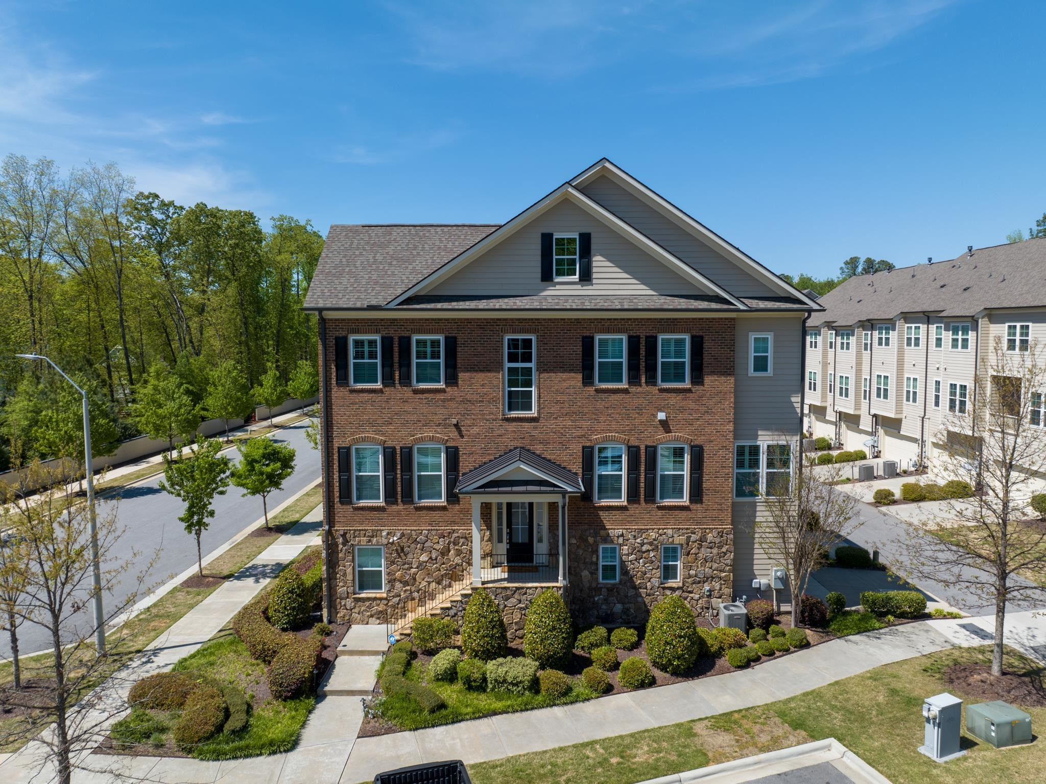 889 Wake Towne Drive Raleigh, NC 27609 - Photo 3 of 36 Photo 3