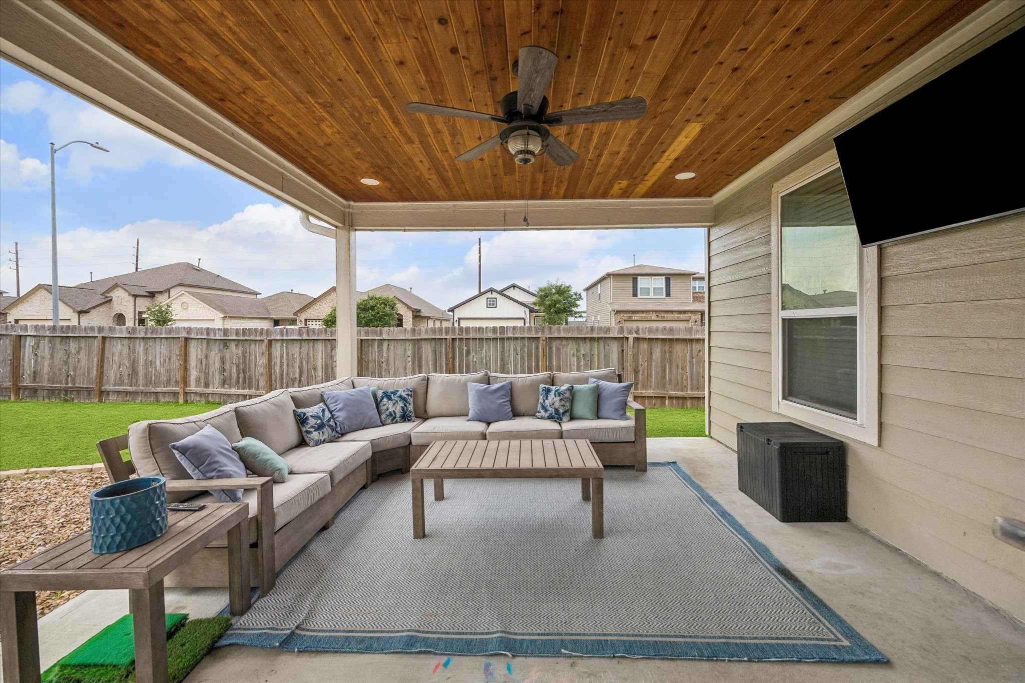 25735 Royal Catchfly Road Katy, TX 77493 - Photo 24 of 31 Seating area under covered patio perfect for enjoying game days.