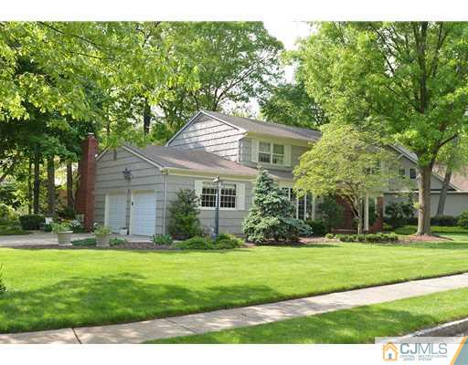 9 Falcon Road East Brunswick, NJ 08816 - Photo 2 of 25 Gallery Image 2