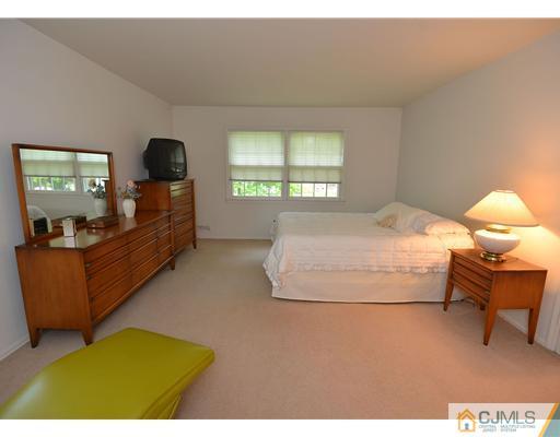 9 Falcon Road East Brunswick, NJ 08816 - Photo 12 of 25 Gallery Image 12