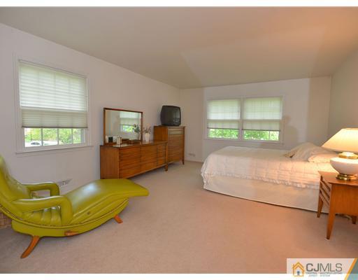 9 Falcon Road East Brunswick, NJ 08816 - Photo 13 of 25 Gallery Image 13