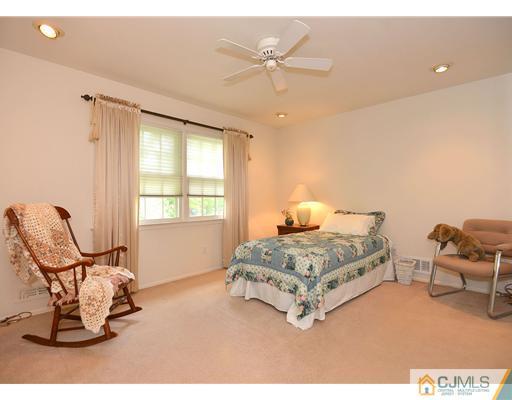 9 Falcon Road East Brunswick, NJ 08816 - Photo 15 of 25 Gallery Image 15