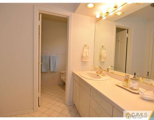 9 Falcon Road East Brunswick, NJ 08816 - Photo 16 of 25 Gallery Image 16