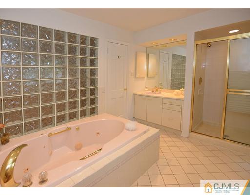 9 Falcon Road East Brunswick, NJ 08816 - Photo 17 of 25 Gallery Image 17
