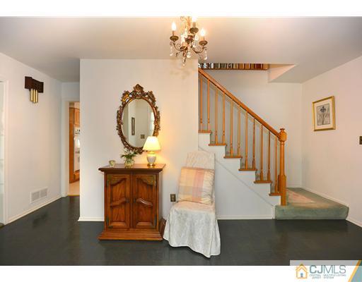 9 Falcon Road East Brunswick, NJ 08816 - Photo 3 of 25 Gallery Image 3