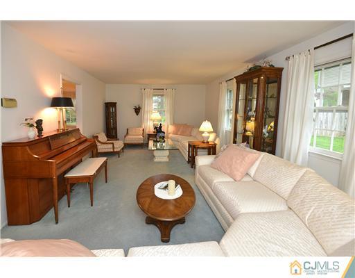 9 Falcon Road East Brunswick, NJ 08816 - Photo 5 of 25 Gallery Image 5