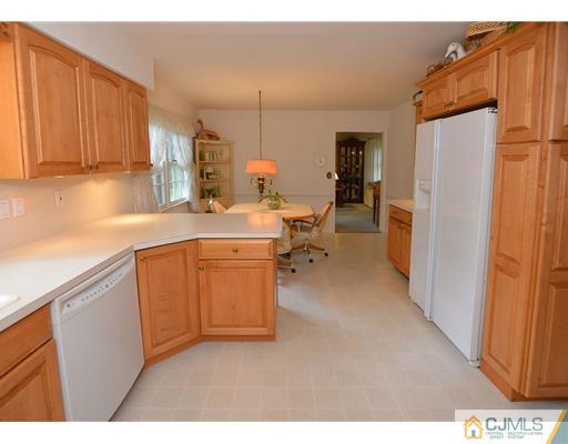 9 Falcon Road East Brunswick, NJ 08816 - Photo 10 of 25 Gallery Image 10