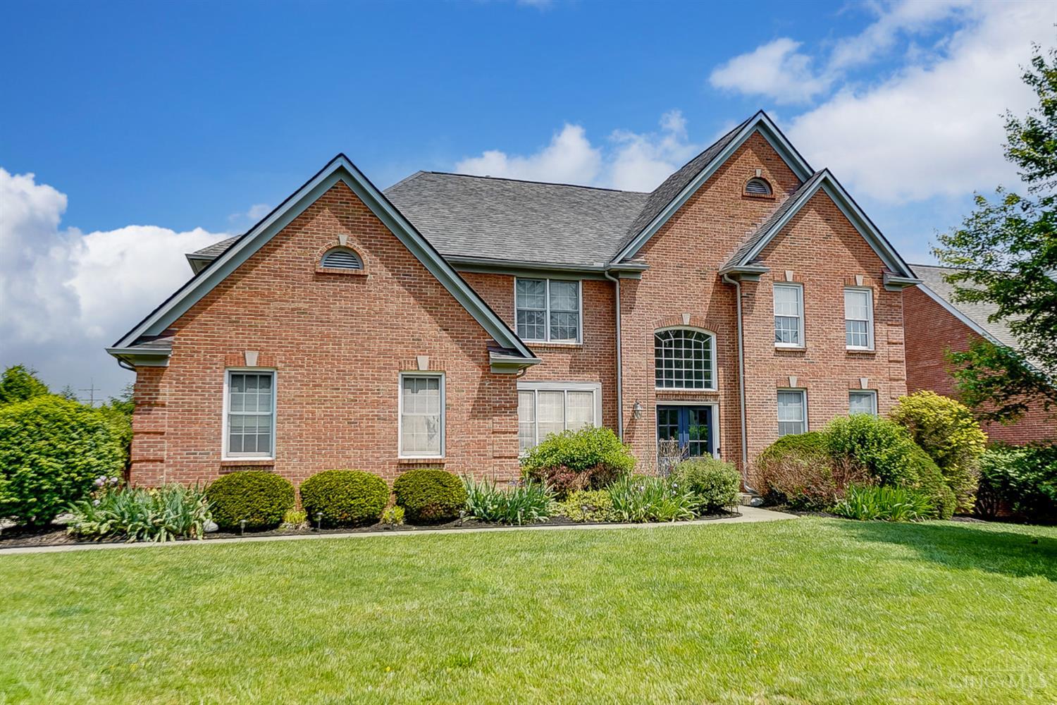 8676 Kenwood Road Cincinnati, OH 45242 - Photo 1 of 50