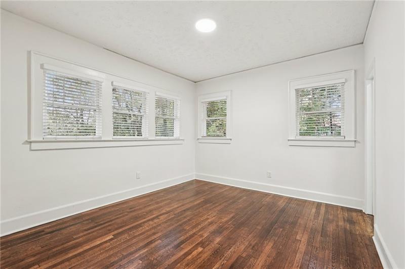 829 Rose Circle Southwest Atlanta, GA 30310 - Photo 13 of 28