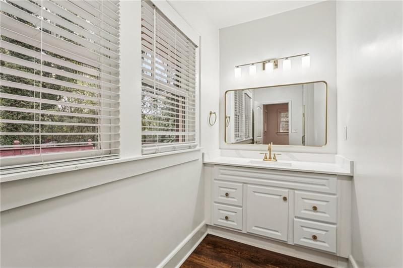 829 Rose Circle Southwest Atlanta, GA 30310 - Photo 16 of 28