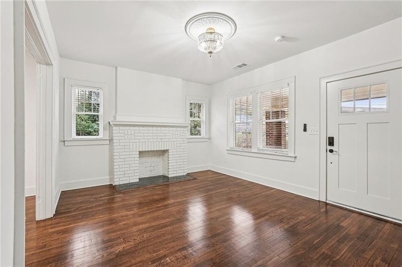 829 Rose Circle Southwest Atlanta, GA 30310 - Photo 3 of 28